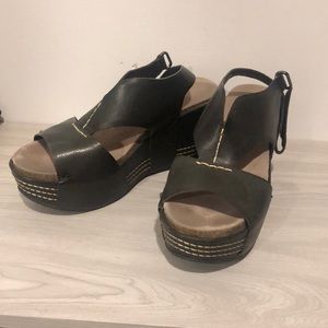 Black antelope wedges